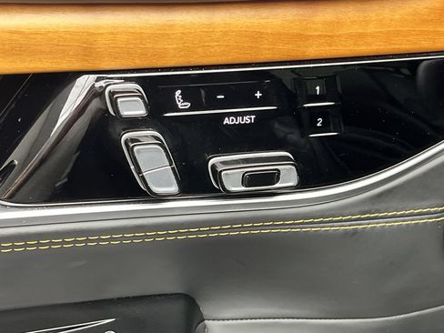Used 2024 Jeep Grand Wagoneer L Series III AWD/4WD image 17