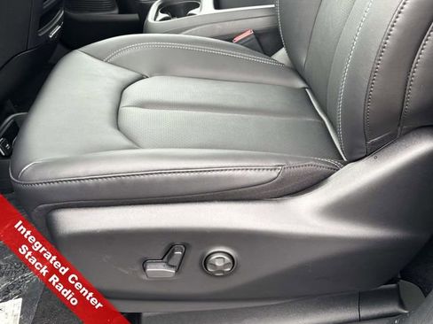 New 2026 Chrysler Pacifica Select image 17