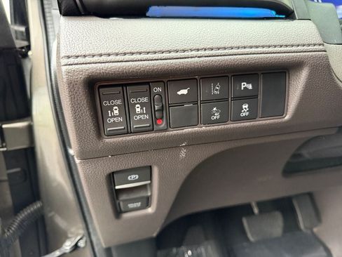 Used 2018 Honda Odyssey Elite image 19