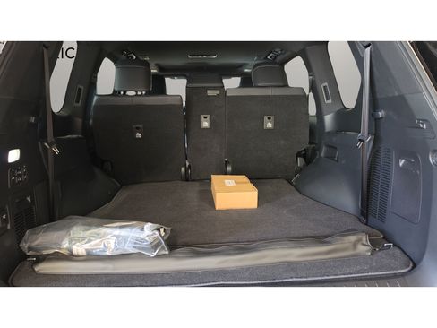 New 2026 Lexus LX 600 4WD w/ Luxury Package image 17