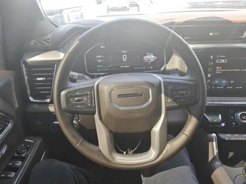 Used 2025 GMC Sierra 1500 Denali w/ Technology Package AWD/4WD image 2