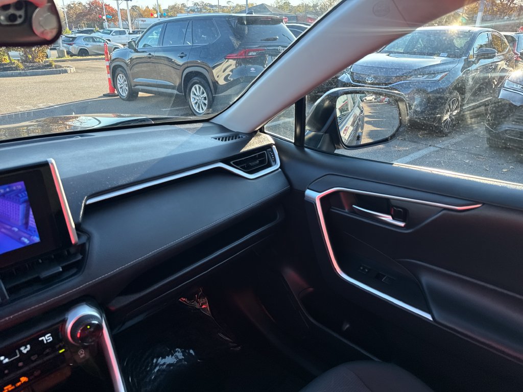 Used 2025 Toyota RAV4 XLE AWD/4WD image 27