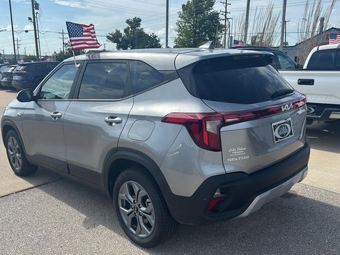 Used 2026 Kia Seltos LX AWD/4WD image 4