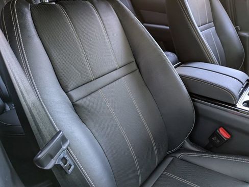 Used 2022 Land Rover Range Rover Velar R-Dynamic S image 18