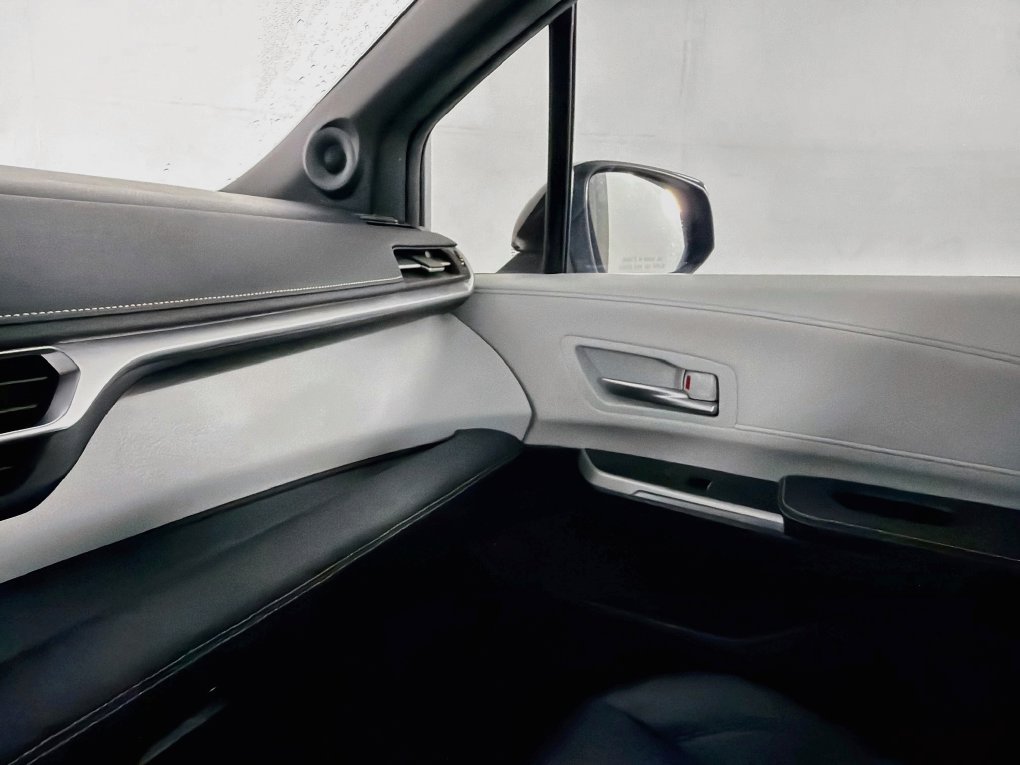 Used 2025 Toyota Sienna XSE w/ XSE Plus Package FWD image 37