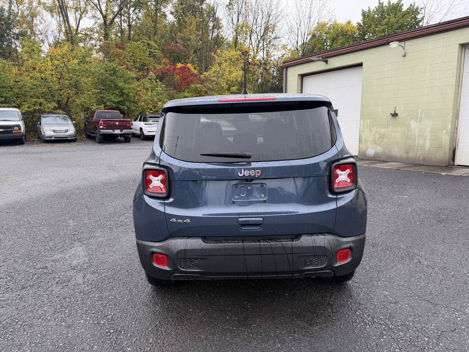 Used 2023 Jeep Renegade Latitude AWD/4WD image 4