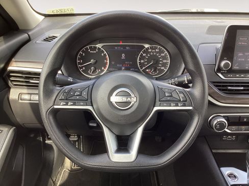 Used 2024 Nissan Altima 2.5 SV FWD image 17