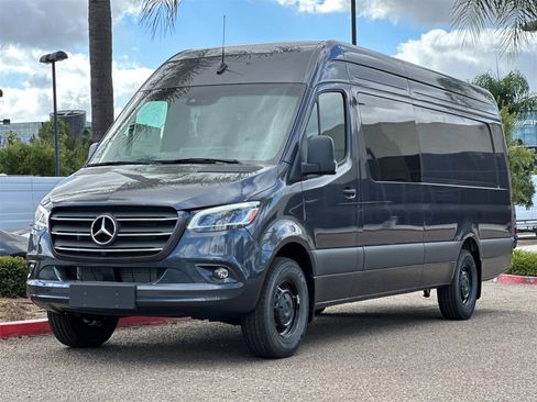 Used 2024 Mercedes-Benz Sprinter 2500 image 7