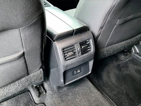 Used 2021 Nissan Rogue SV image 25