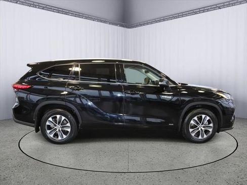 Certified 2021 Toyota Highlander XLE image 9