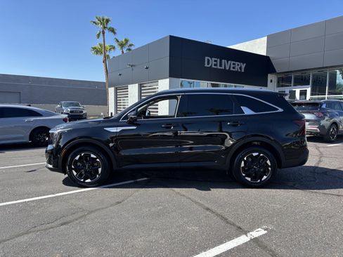 Certified 2024 Kia Sorento S FWD image 5