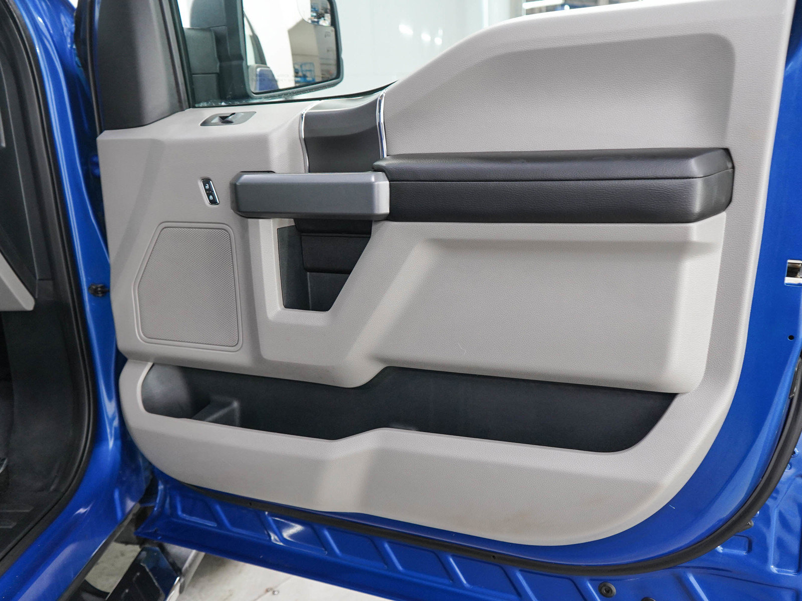Used 2018 Ford F150 XLT w/ Equipment Group 302A Luxury AWD/4WD image 9