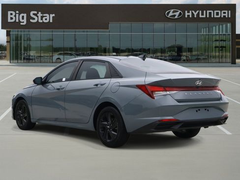 Used 2021 Hyundai Elantra SEL FWD image 3