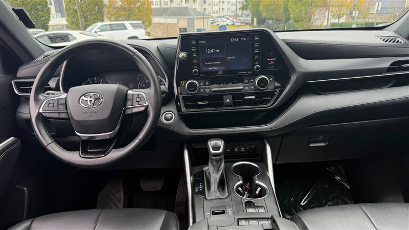 Used 2021 Toyota Highlander XSE FWD image 25