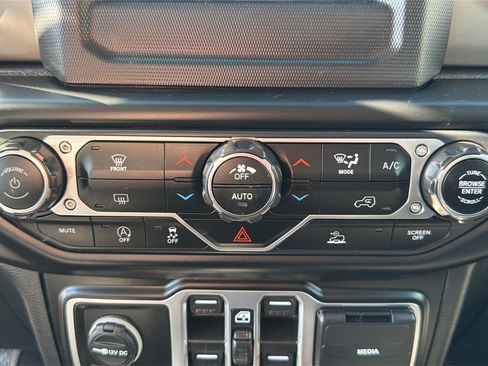 Used 2021 Jeep Wrangler Unlimited Sport AWD/4WD image 31