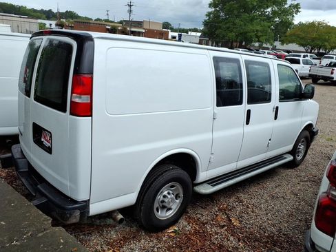 Used 2024 Chevrolet Express 2500 w/ Driver Convenience Package RWD image 4