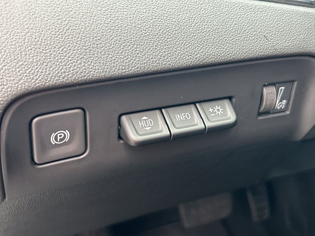 Used 2024 Buick Enclave Premium AWD/4WD image 17