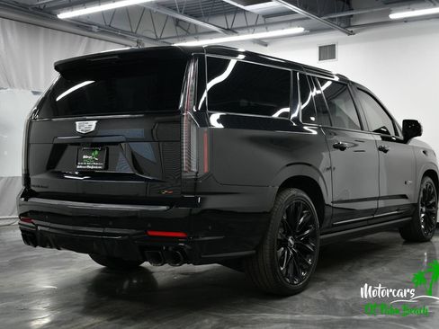 Used 2026 Cadillac Escalade ESV V w/ LPO, ONYX Package AWD/4WD image 19