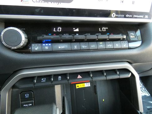 Used 2024 Toyota Tundra Limited image 64