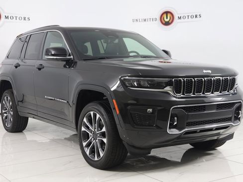 Used 2024 Jeep Grand Cherokee Overland w/ Luxury Tech Group IV image 21