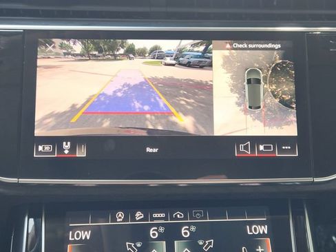 Used 2022 Audi Q8 Premium Plus w/ Premium Plus Package AWD/4WD image 6