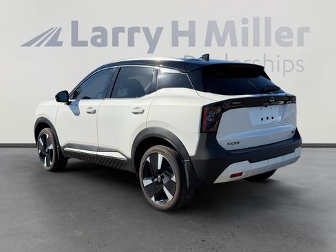 Used 2025 Nissan Kicks SR image 3