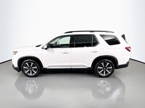 Certified 2025 Honda Pilot Touring image 4