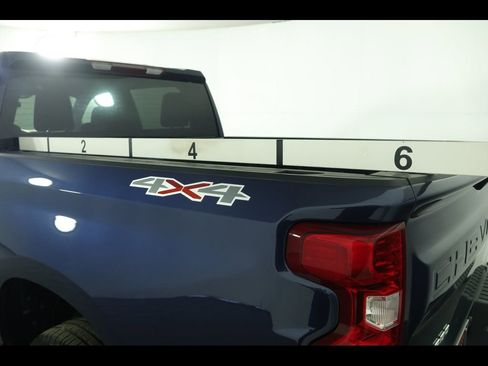 Used 2021 Chevrolet Silverado 1500 LT image 11