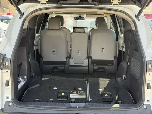 Used 2025 Toyota Sienna XLE FWD image 33