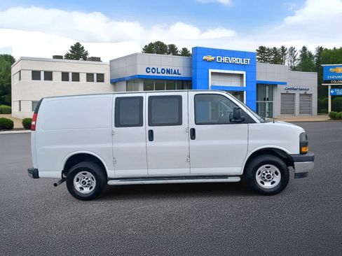 Used 2024 GMC Savana 2500 w/ Driver Convenience Package RWD image 3