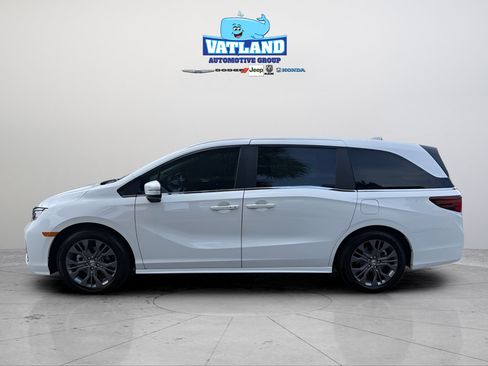 New 2026 Honda Odyssey Touring image 2