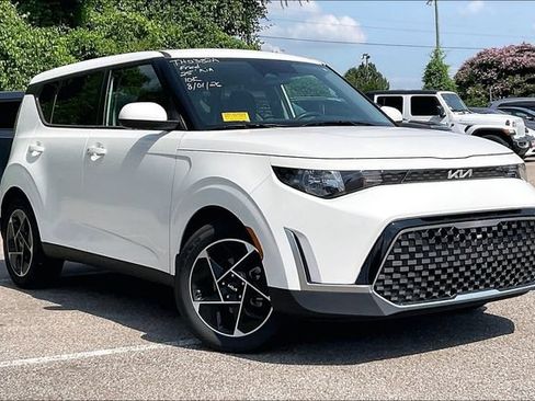 Used 2025 Kia Soul EX FWD image 1