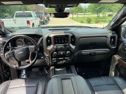Used 2019 Chevrolet Silverado 1500 High Country w/ Technology Package AWD/4WD image 12