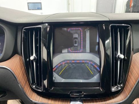 Used 2024 Volvo XC60 B5 Plus image 18