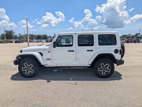 Used 2025 Jeep Wrangler Unlimited Sahara AWD/4WD image 8