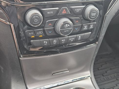 Used 2019 Jeep Grand Cherokee Limited X RWD image 17