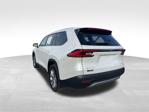 Used 2024 Toyota Grand Highlander XLE image 10