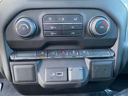 Used 2022 Chevrolet Silverado 1500 Custom image 22