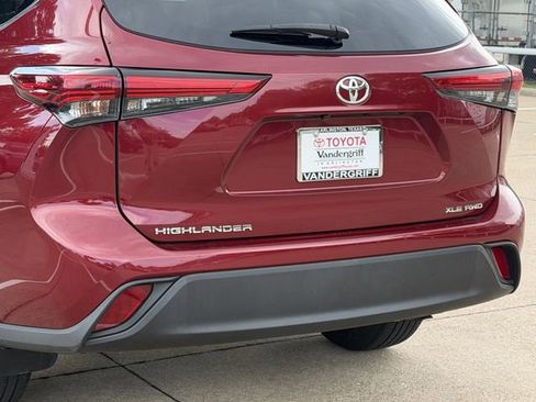 Used 2023 Toyota Highlander XLE AWD/4WD image 6