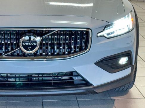Used 2024 Volvo V60 B5 Cross Country Plus w/ Protection Package Premier image 15