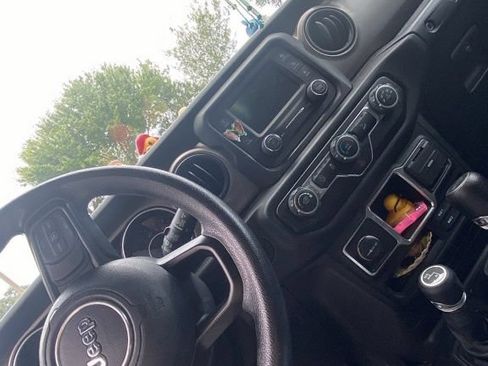 Used 2020 Jeep Wrangler Sport AWD/4WD image 9