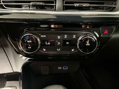 Used 2025 Chevrolet Trax RS w/ Driver Confidence Package FWD image 21