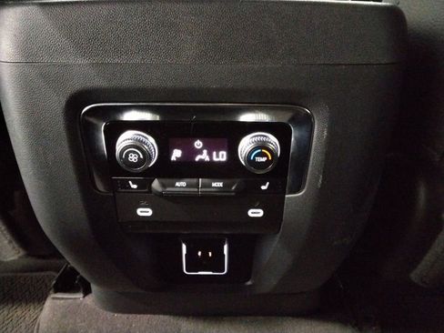 Used 2022 GMC Yukon Denali image 42