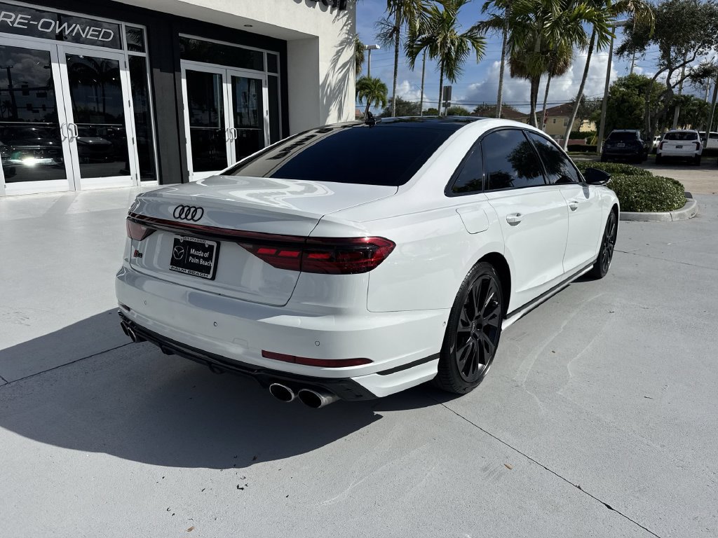 Used 2025 Audi S8 w/ Executive Package AWD/4WD image 3