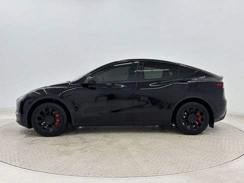 Used 2024 Tesla Model Y Long Range AWD/4WD image 2