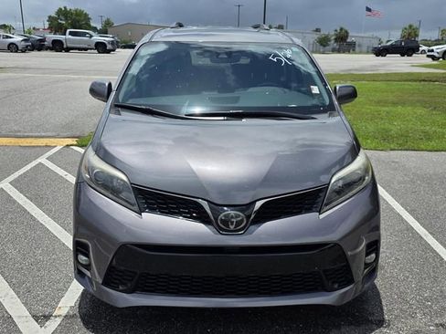 Used 2018 Toyota Sienna SE w/ SE Preferred Package FWD image 2