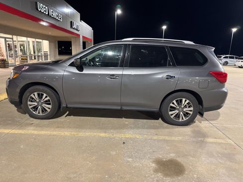 Used 2020 Nissan Pathfinder S image 8