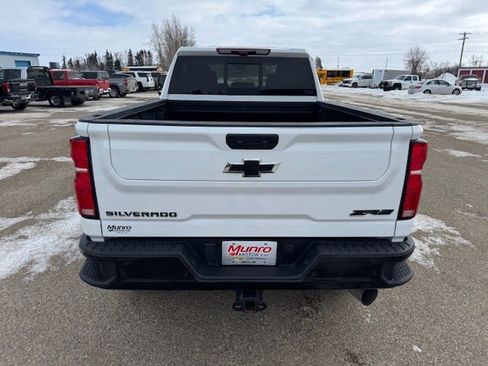 Used 2024 Chevrolet Silverado 2500 ZR2 w/ Technology Package image 6
