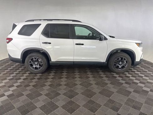 Used 2024 Honda Pilot TrailSport image 4