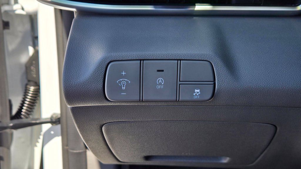 Used 2026 Hyundai Elantra SE FWD image 17